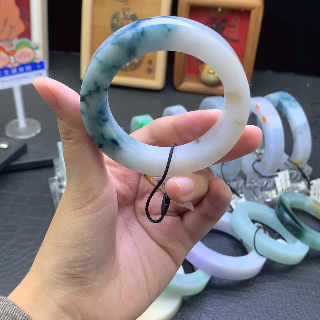 定制翡翠未镶嵌翡翠手镯