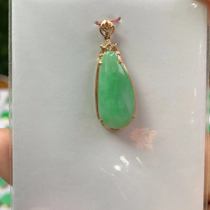翡翠18K金镶嵌颈饰翡翠吊坠
