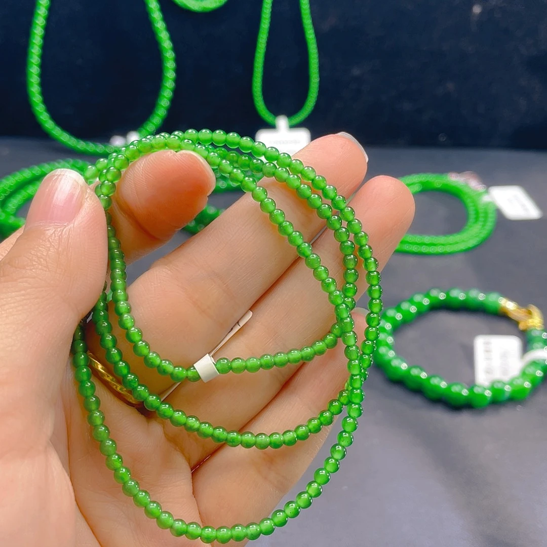 翡翠未镶嵌颈饰    卡3