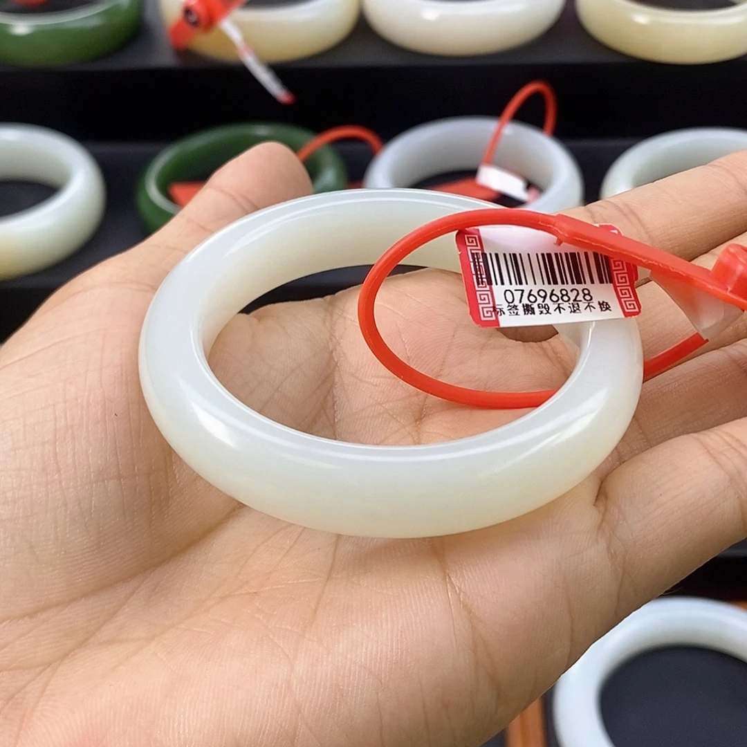 J***I和田玉未镶嵌手镯52.3