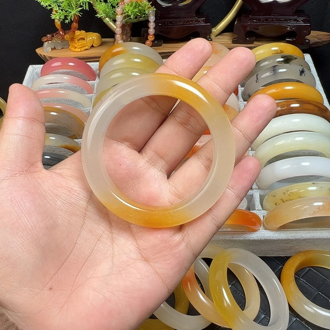 慎***七石英质玉（黄龙玉）未镶嵌手镯
