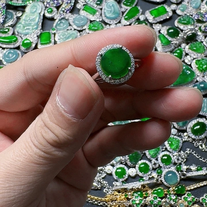 翡翠颈饰未镶嵌天然A货翡翠放漏