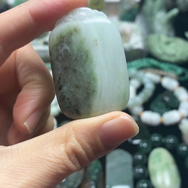 独山玉未镶嵌吊坠