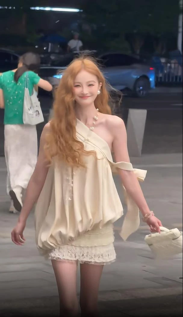 巨好看的夏装一整套女法式不规则斜肩衬衫上衣纯欲蕾丝半身裙套装