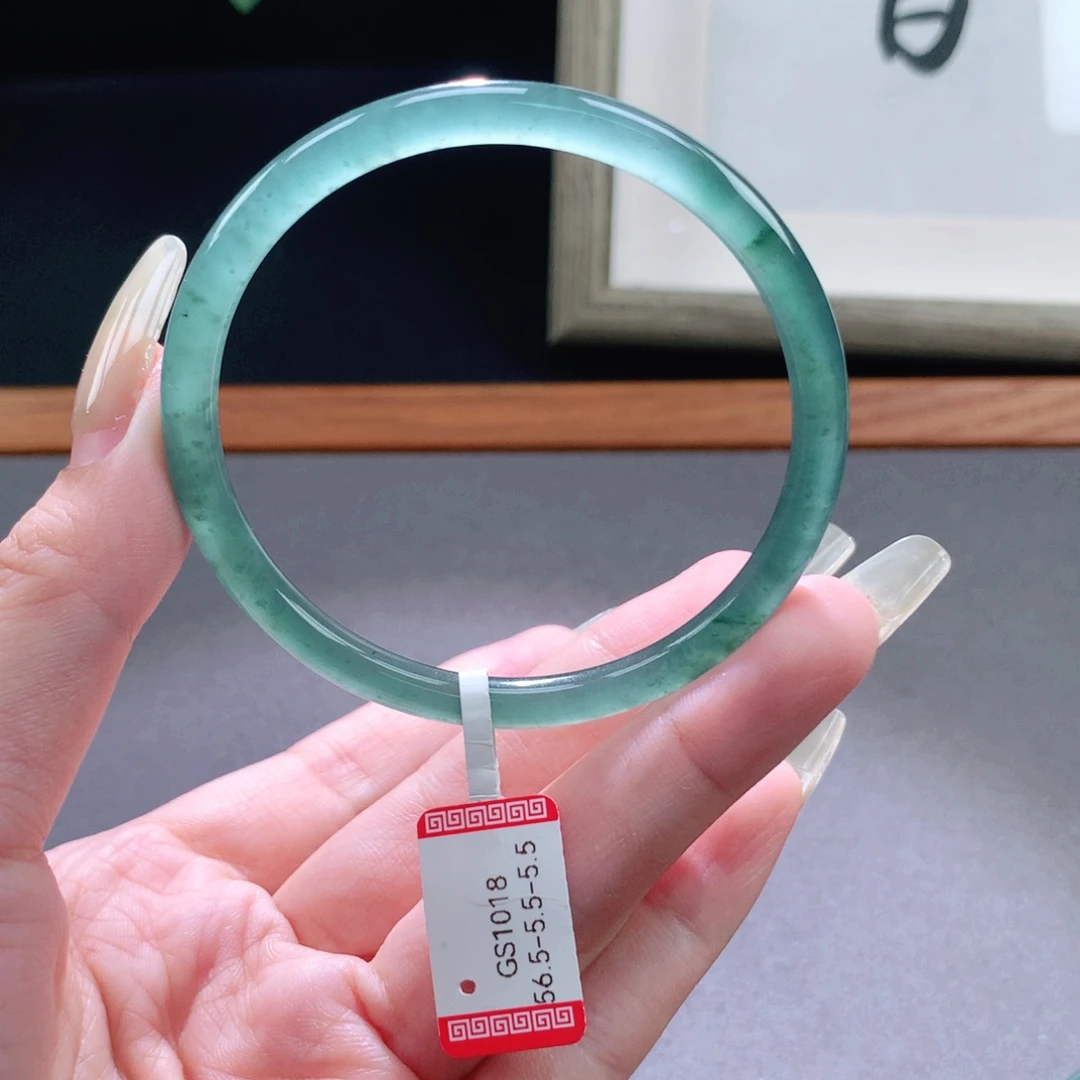 翡翠手镯未镶嵌天然翡翠手镯