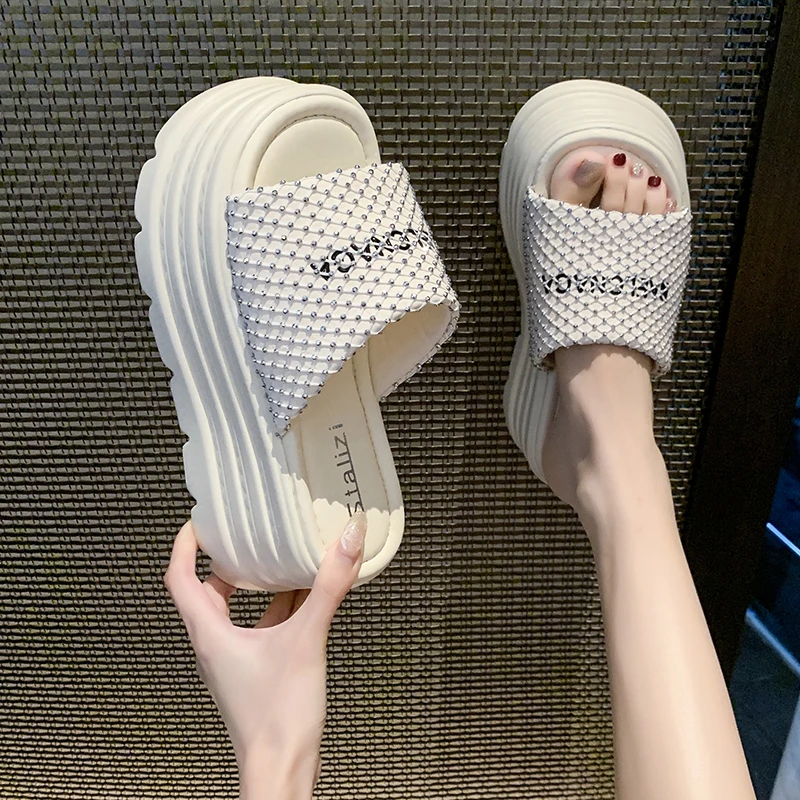 高级感厚底一字拖鞋女夏季外穿2025新款水钻小香风增高软底凉拖鞋