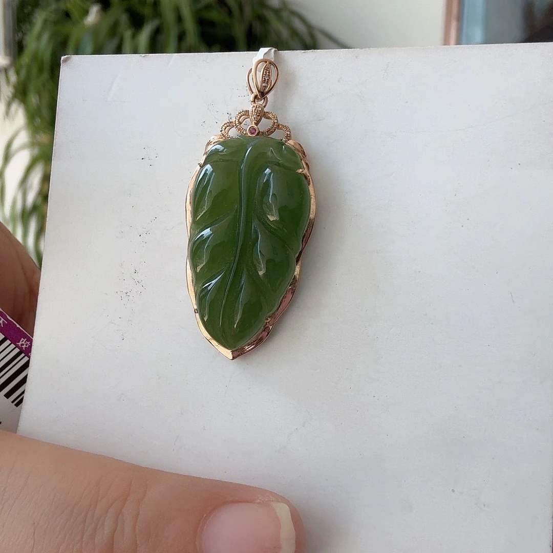 和田玉18K金镶嵌颈饰q叶子