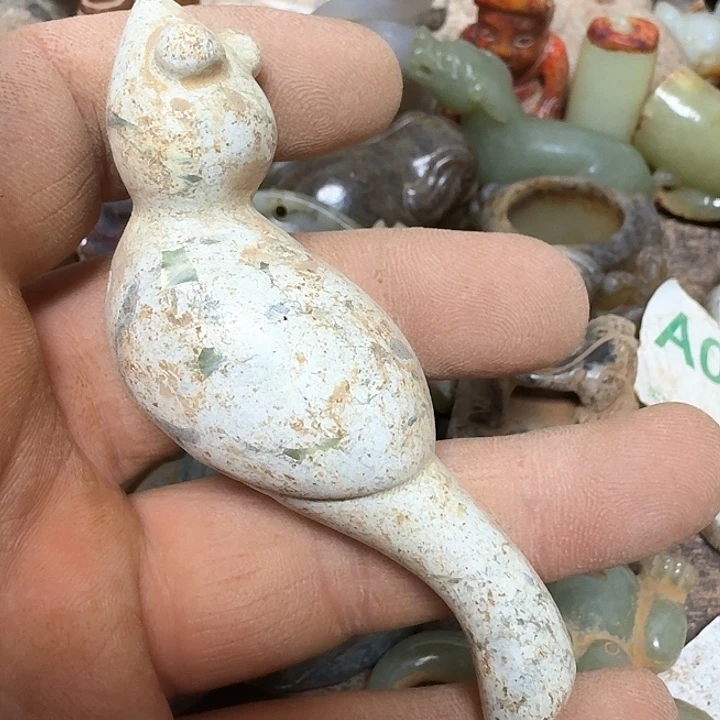 蛇纹石玉颈饰未镶嵌