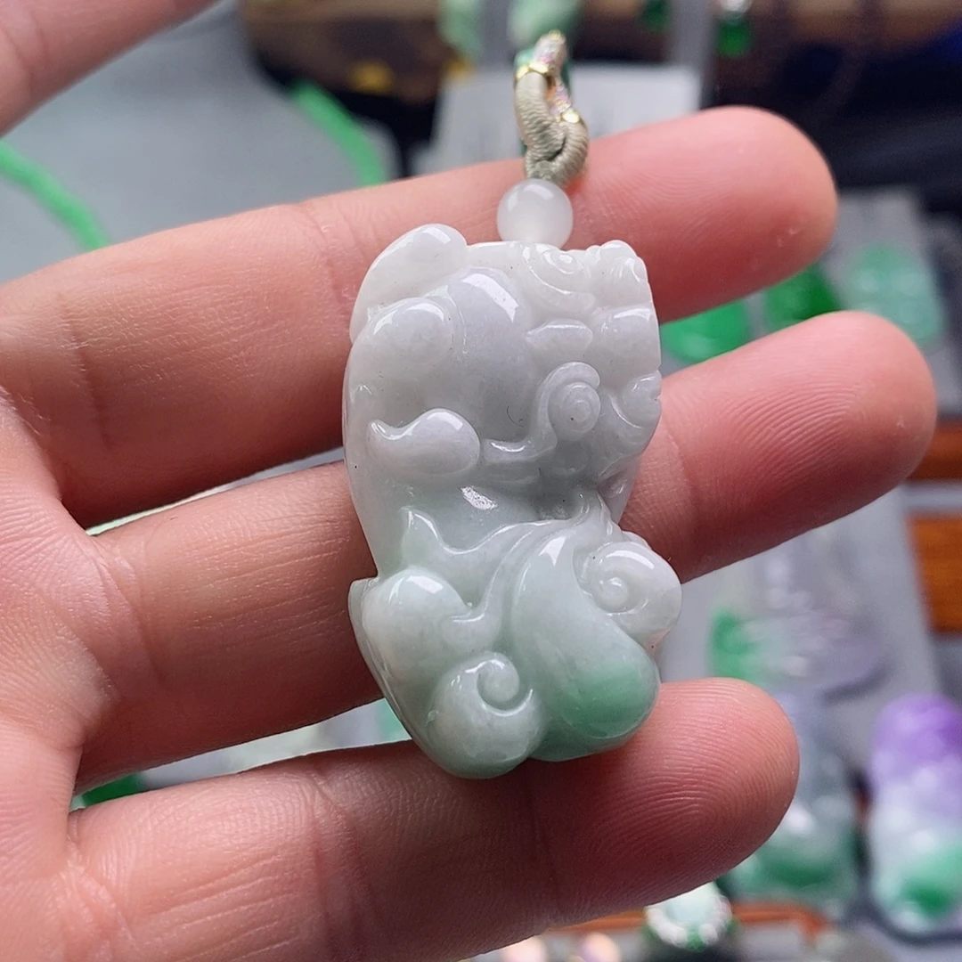 翡翠未镶嵌吊坠(赠链)