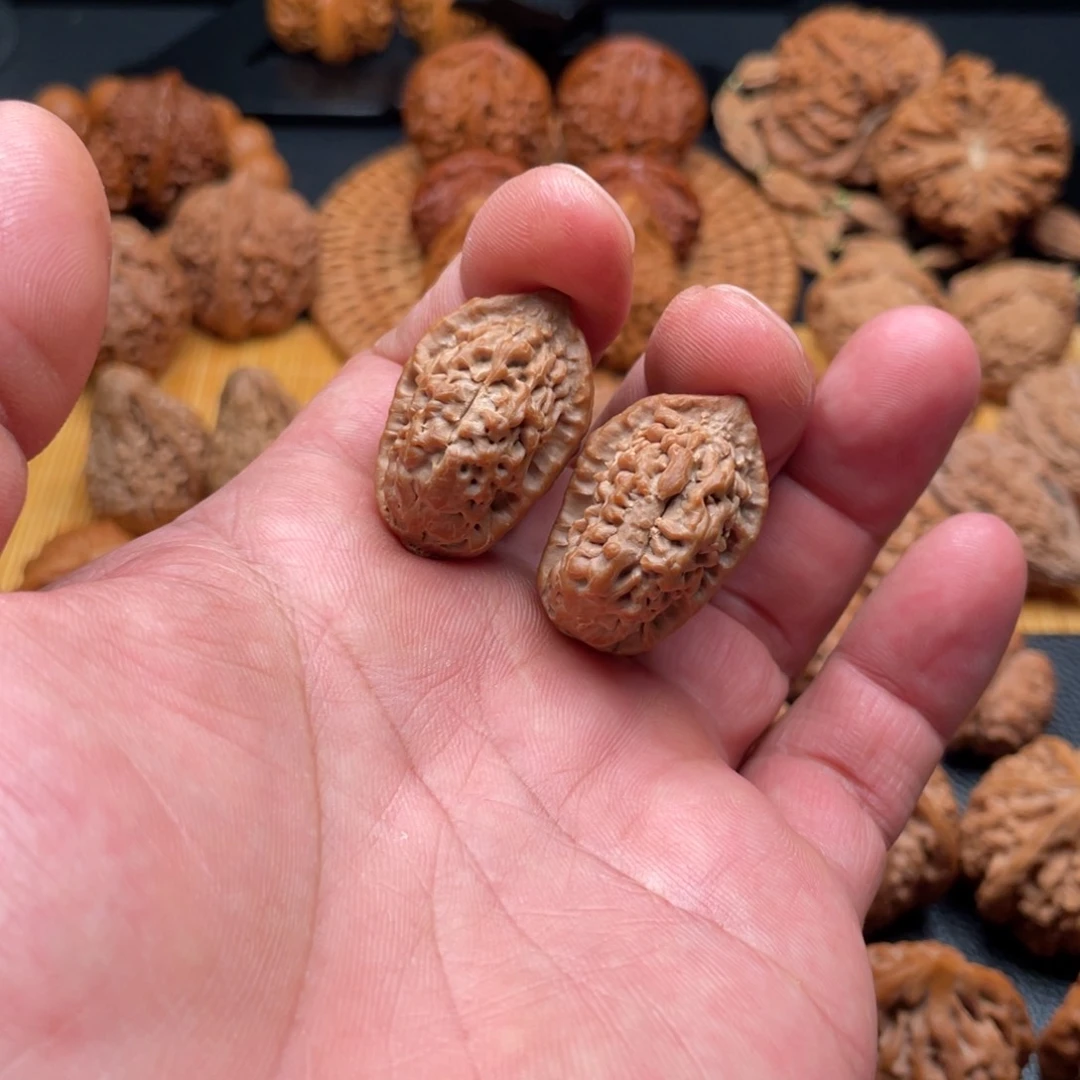 把件文玩核桃绣花鞋