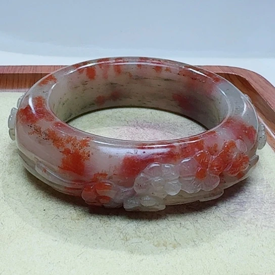 踏***梅石英质玉手镯未镶嵌