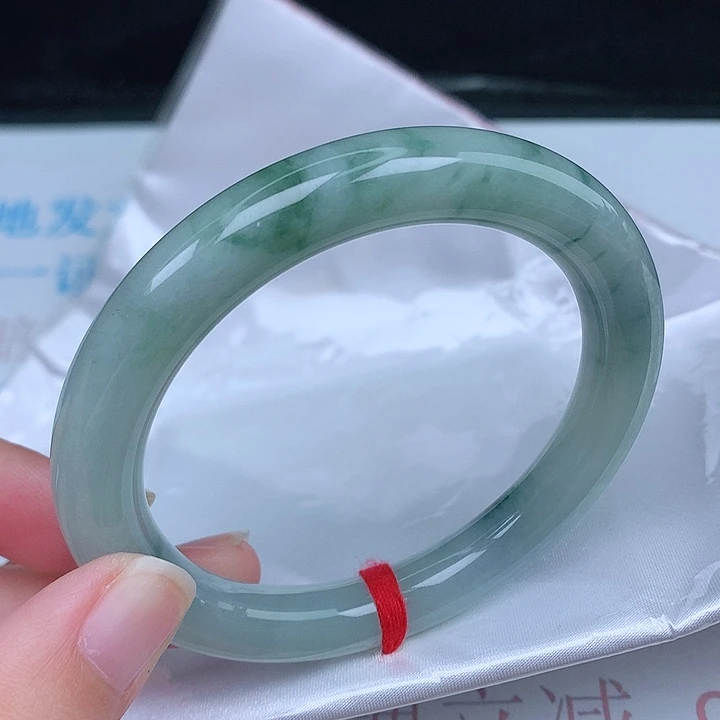 未镶嵌手镯（圆镯）翡翠天然
