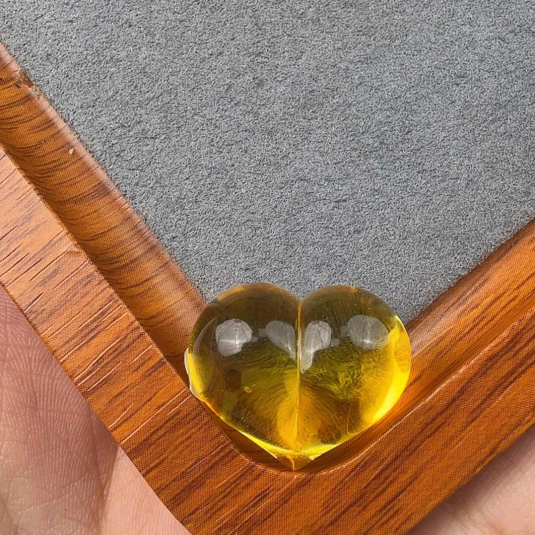 慕***°未镶嵌琥珀裸石3.14克