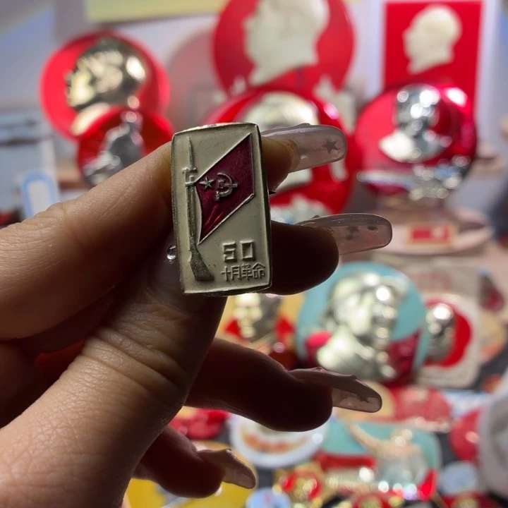 采***言爷爷像章一枚品相如图