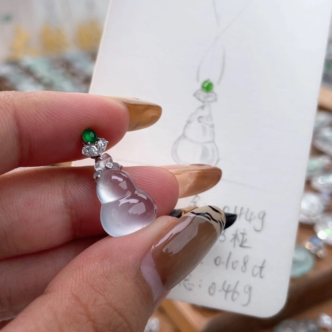 翡翠18K金镶嵌颈饰葫芦