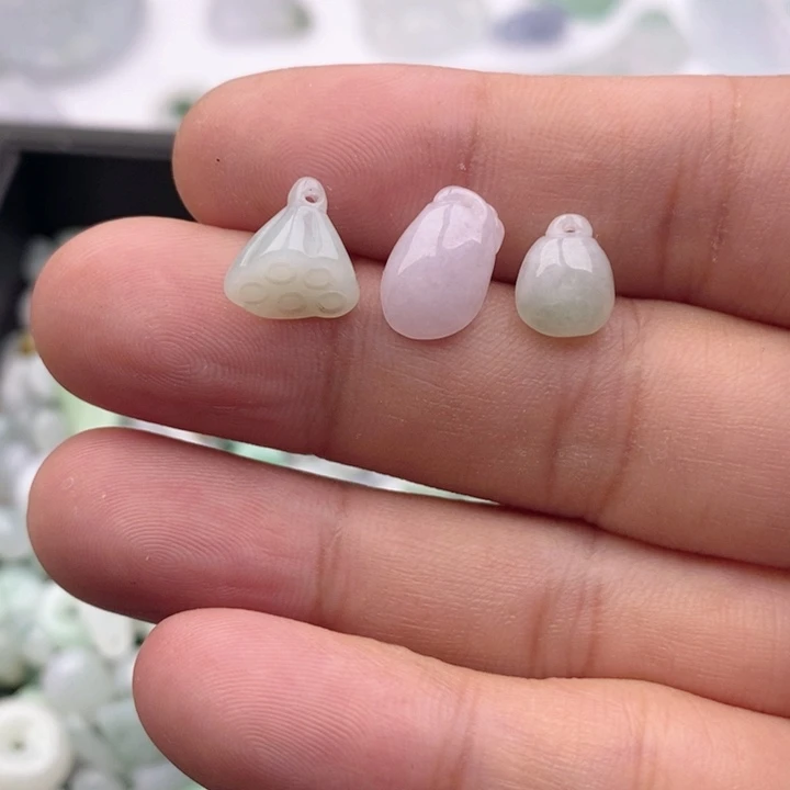 茜***爪吊坠(不含链)未镶嵌翡翠