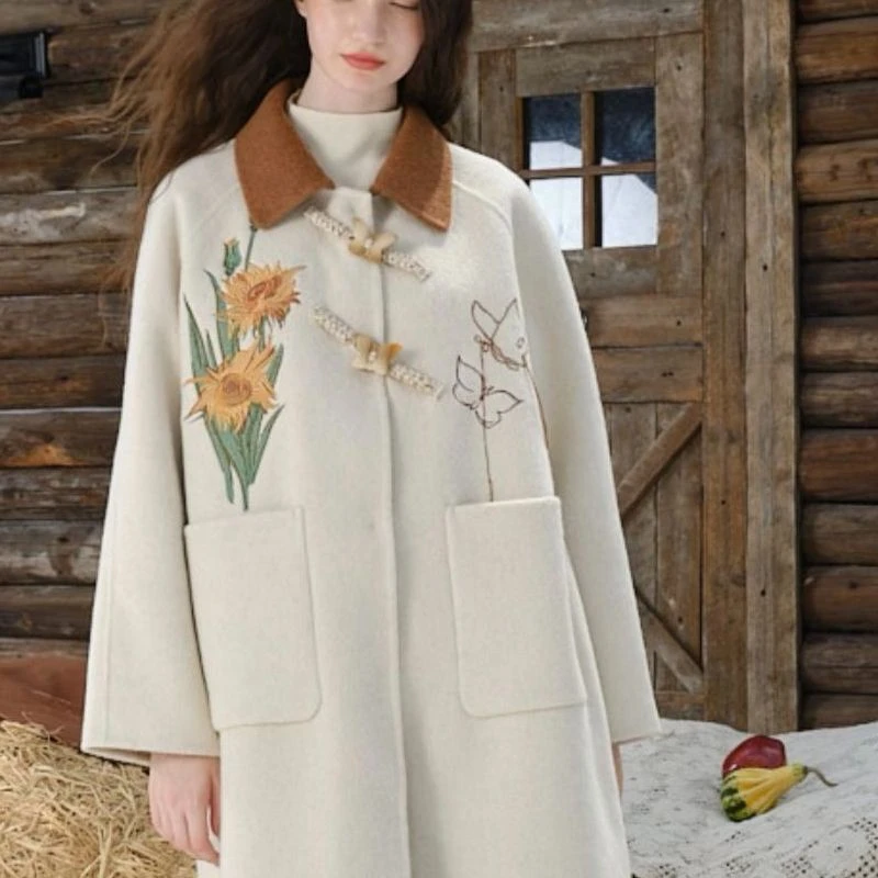 梵高文艺 向日柔情 2024冬季新款复古绣花蝴蝶牛角扣毛呢外套女
