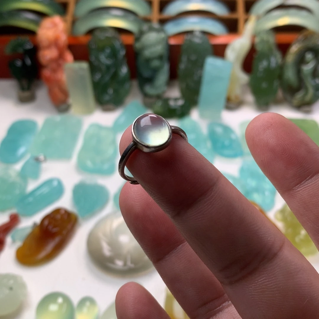 蛇纹石玉未镶嵌天青冻戒指