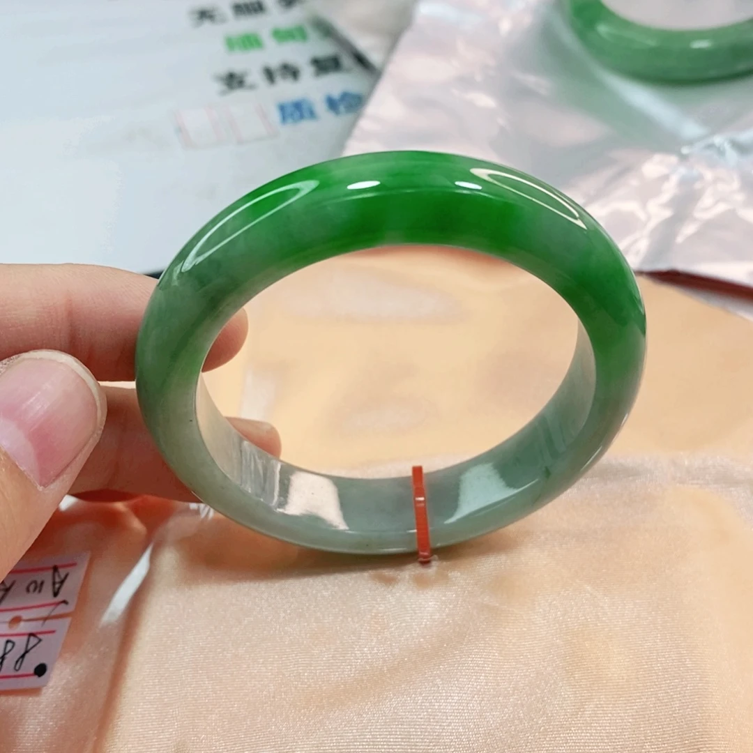 翡翠手镯未镶嵌町****颖52.8圈口