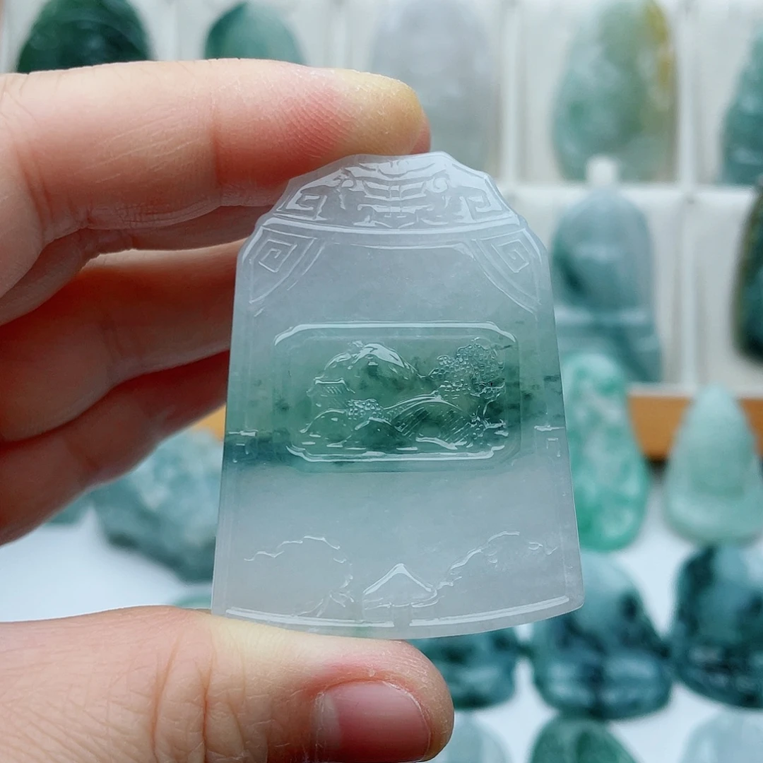 翡翠未镶嵌颈饰山水牌