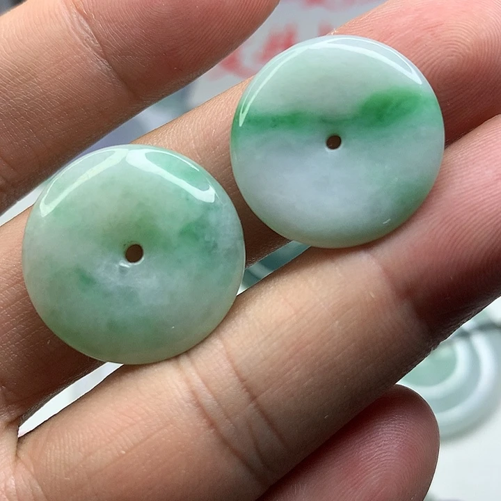 翡翠未镶嵌吊坠(赠链)多样性发货