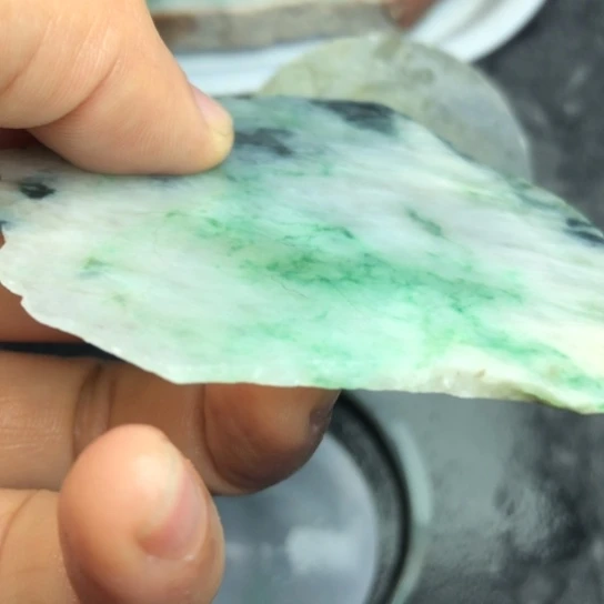 翡翠未镶嵌颈饰裸石