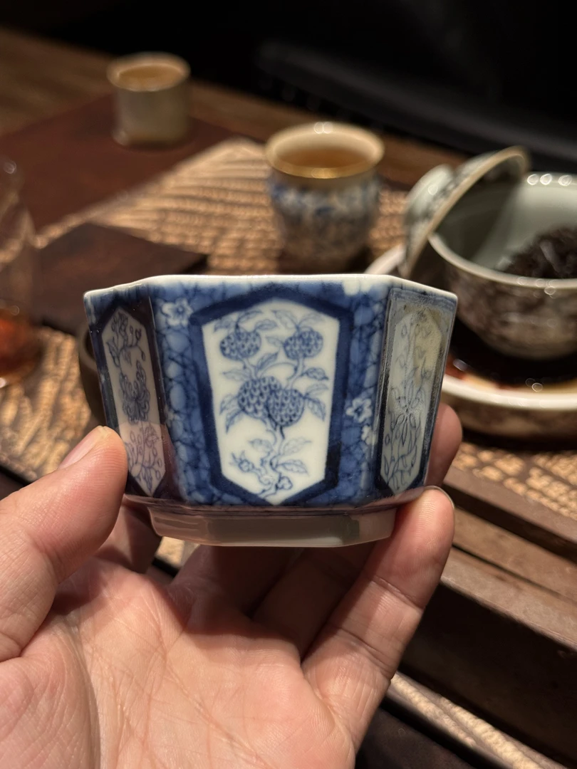雨落心妍—青花花卉开窗异形六方杯纯手工手绘陶瓷