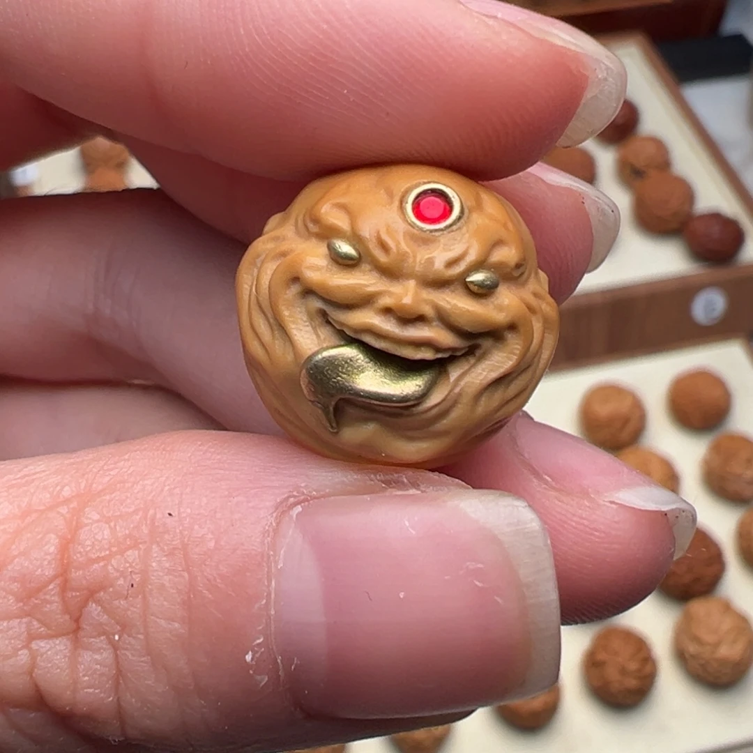 吊坠猴头核桃重工舔僧 红色