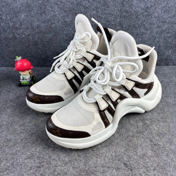 95新 LouisVuitton/路易威登 白棕老花拱桥老爹鞋 37.5码 YLP2320