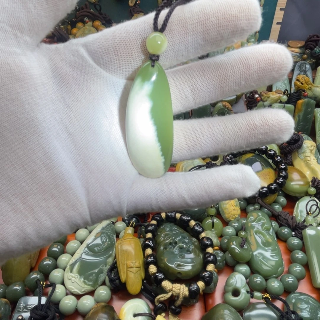 岫岩老玉（透闪石质玉）未镶嵌颈饰