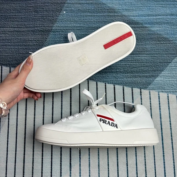 99新 Prada/普拉达 白色板鞋休闲鞋五码