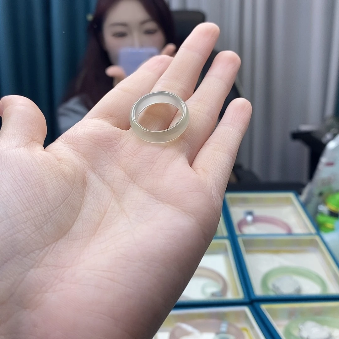 闪***亮玛瑙/玉髓手镯未镶嵌