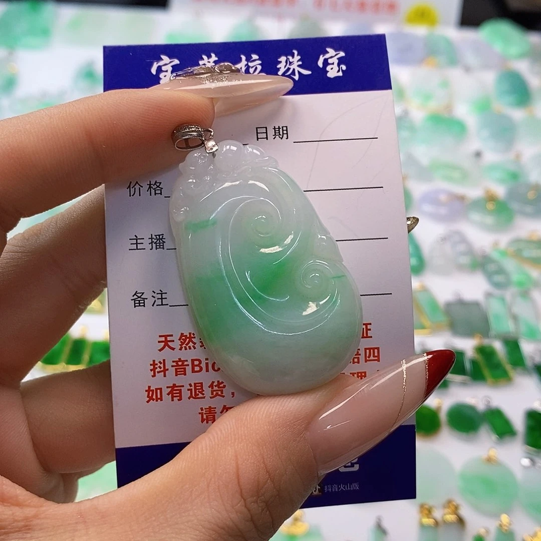 翡翠颈饰18K金镶嵌翡翠