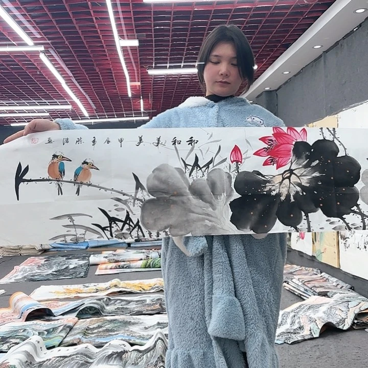 国画无毛或近于被白色柔短毛