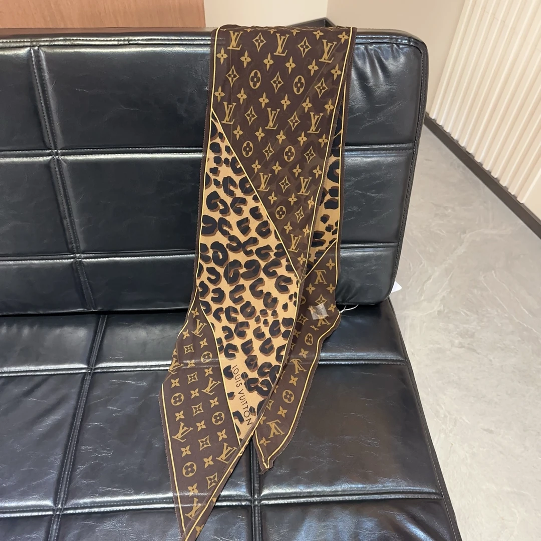 99新 LouisVuitton/路易威登 丝巾 尺寸180*20成色看直播GSS29052
