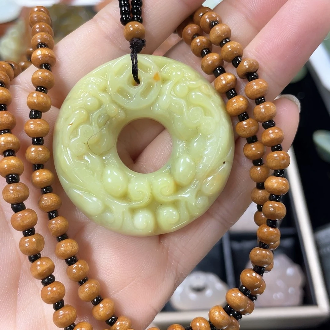 蛇纹石玉颈饰未镶嵌