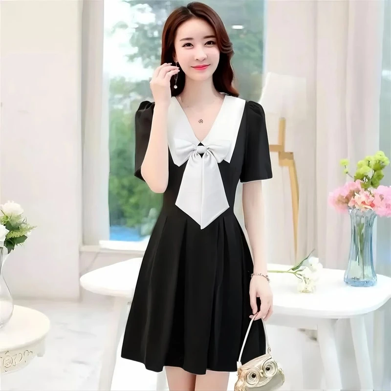 B高级感蝴蝶结翻领黑色连衣裙女2025新款夏季收腰拼色小礼服D2589