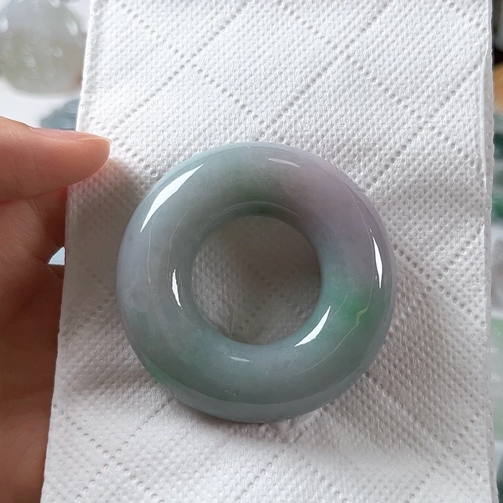 翡翠未镶嵌颈饰甜甜圈