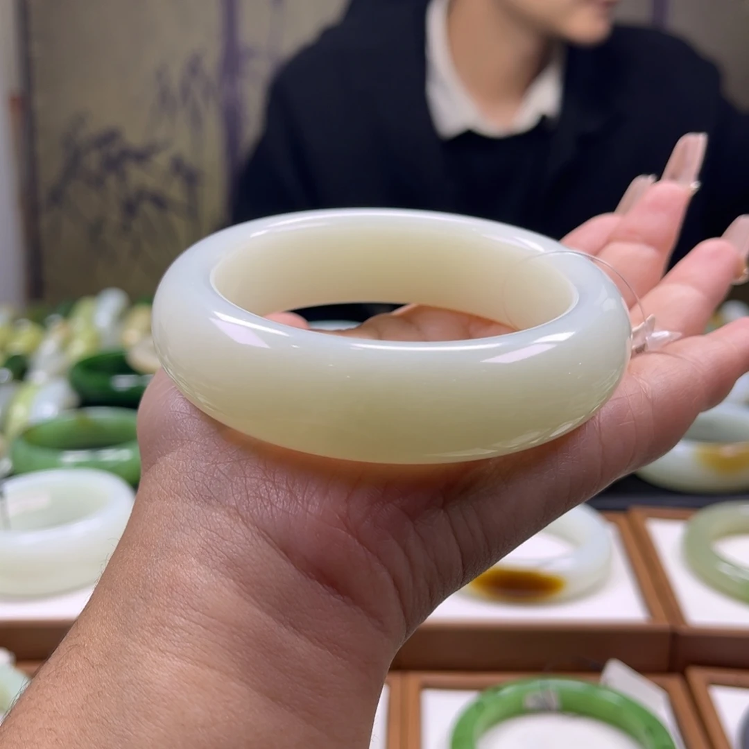 和田玉未镶嵌手镯63