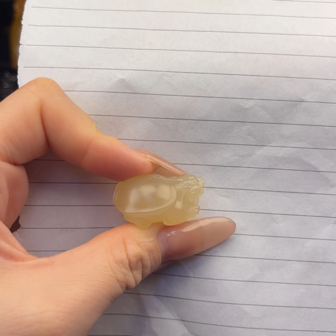 姜***叔石英质玉未镶嵌黄蜡石吊坠