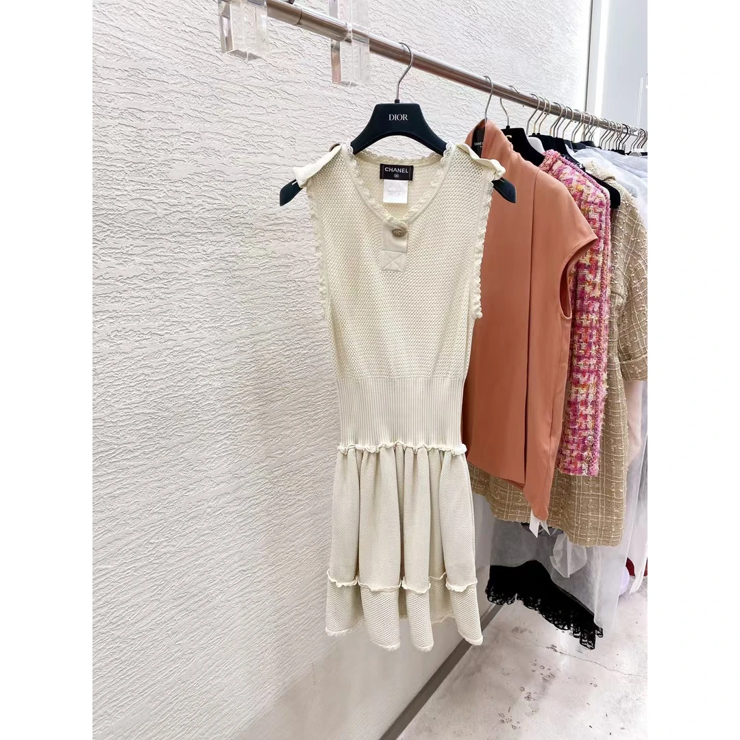 95新 Chanel/香奈儿 Chanel针织无袖花边收腰连衣裙logo肩扣 36码