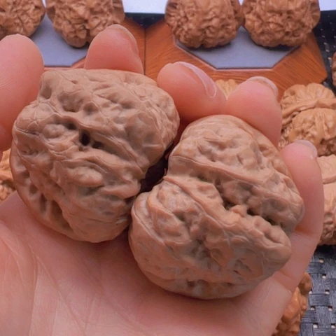 文玩核桃把件t*®边44左右