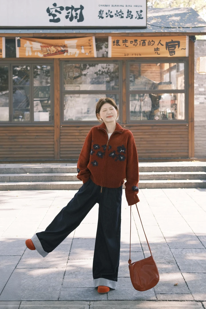 秋冬穿搭一整套韩系复古花朵红色红色毛衣开衫搭配牛仔裤两件套潮