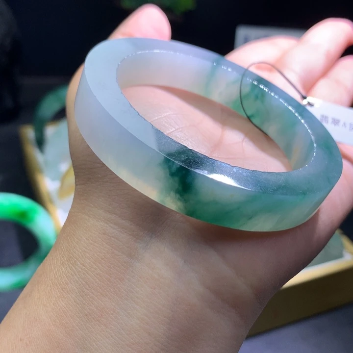 定制翡翠未镶嵌翡翠手镯