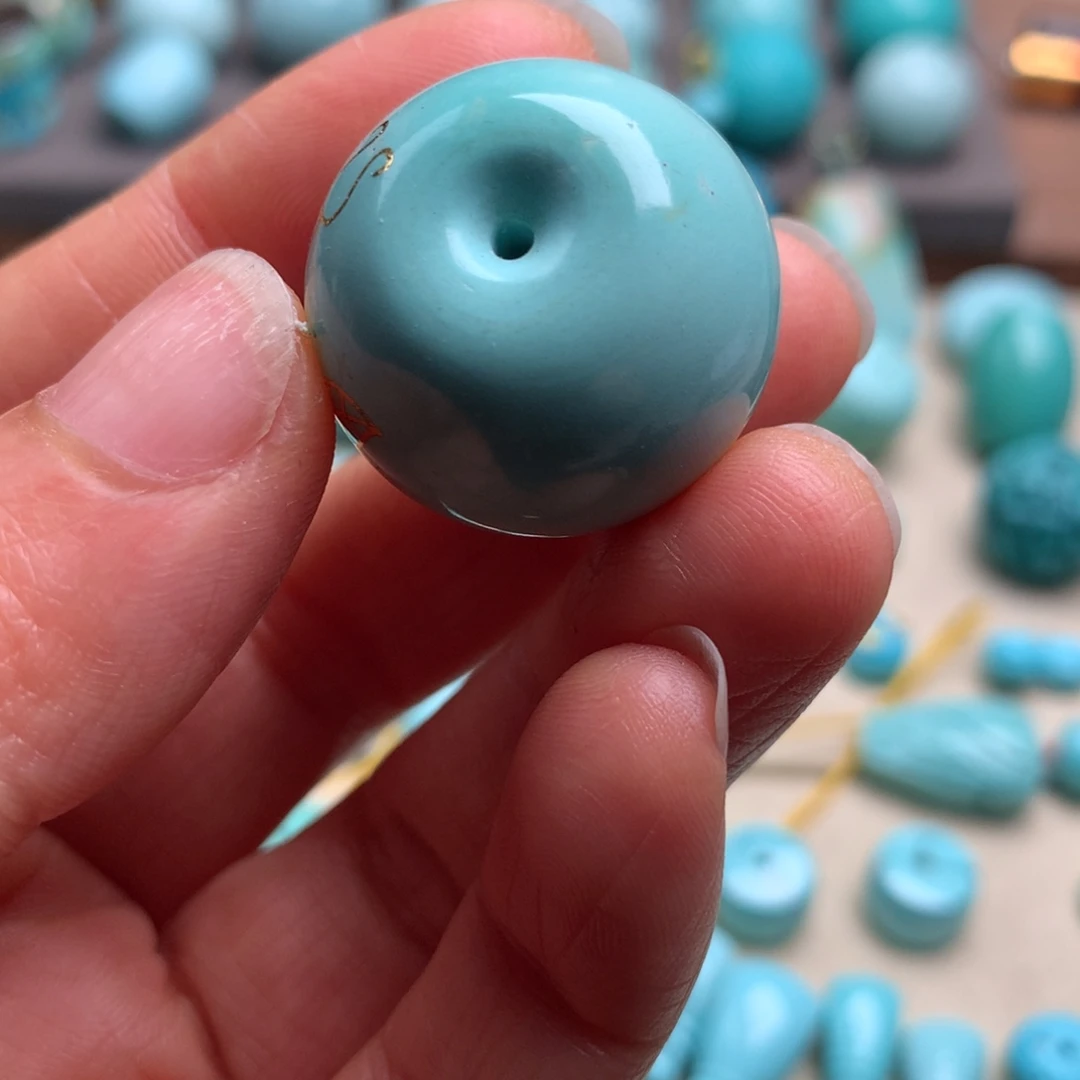 绿松石未镶嵌颈饰