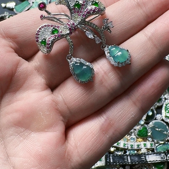 翡翠颈饰未镶嵌天然A货翡翠放漏