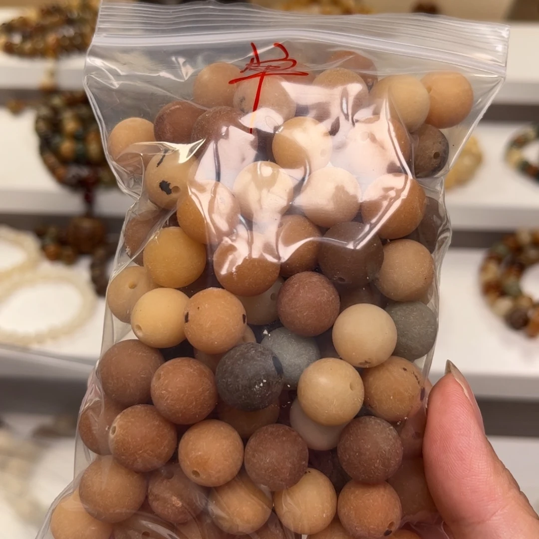 白玉菩提吊坠给单宝的