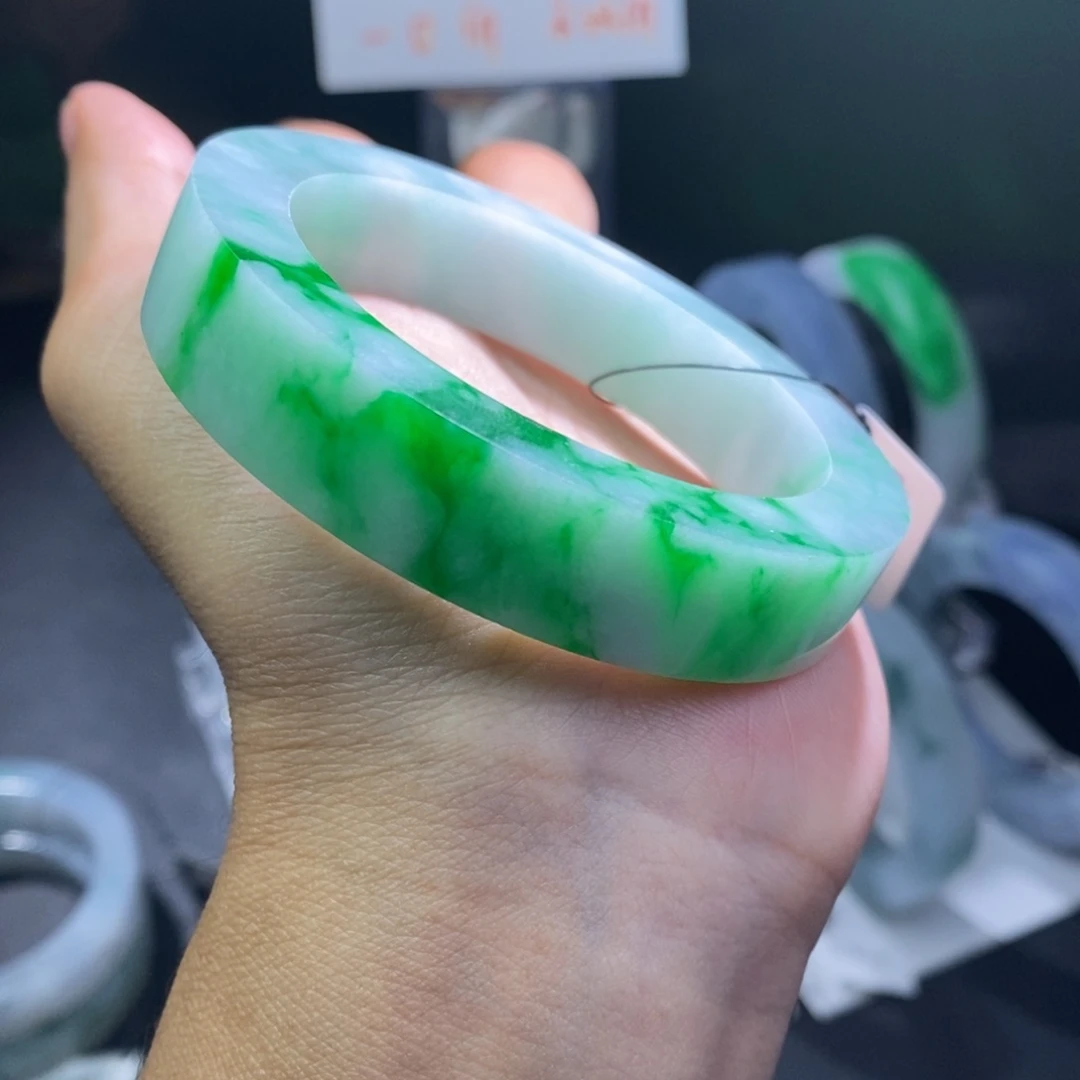 未镶嵌浓阳辣绿53到57正圈定制翡翠