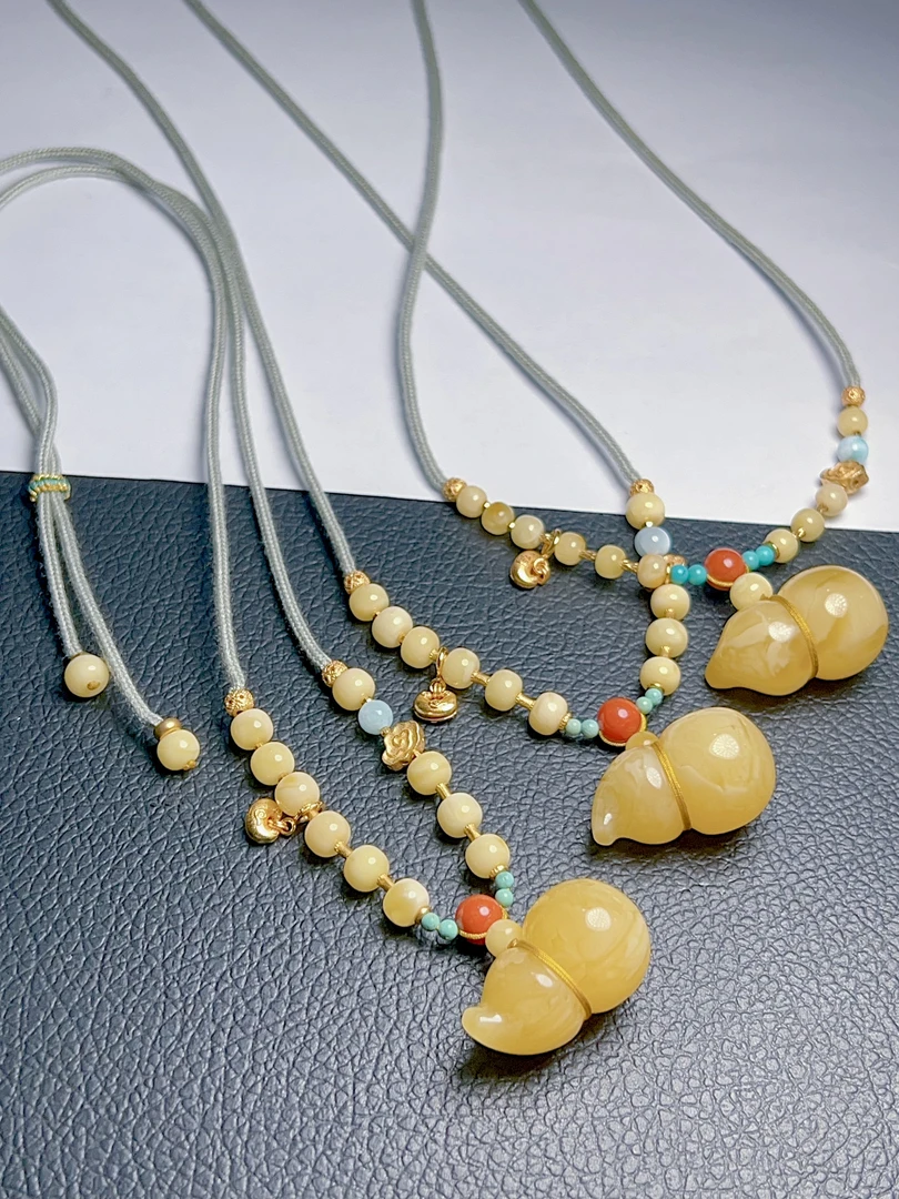 蜜蜡吊坠MNN1211-4多样性发货（发其一）