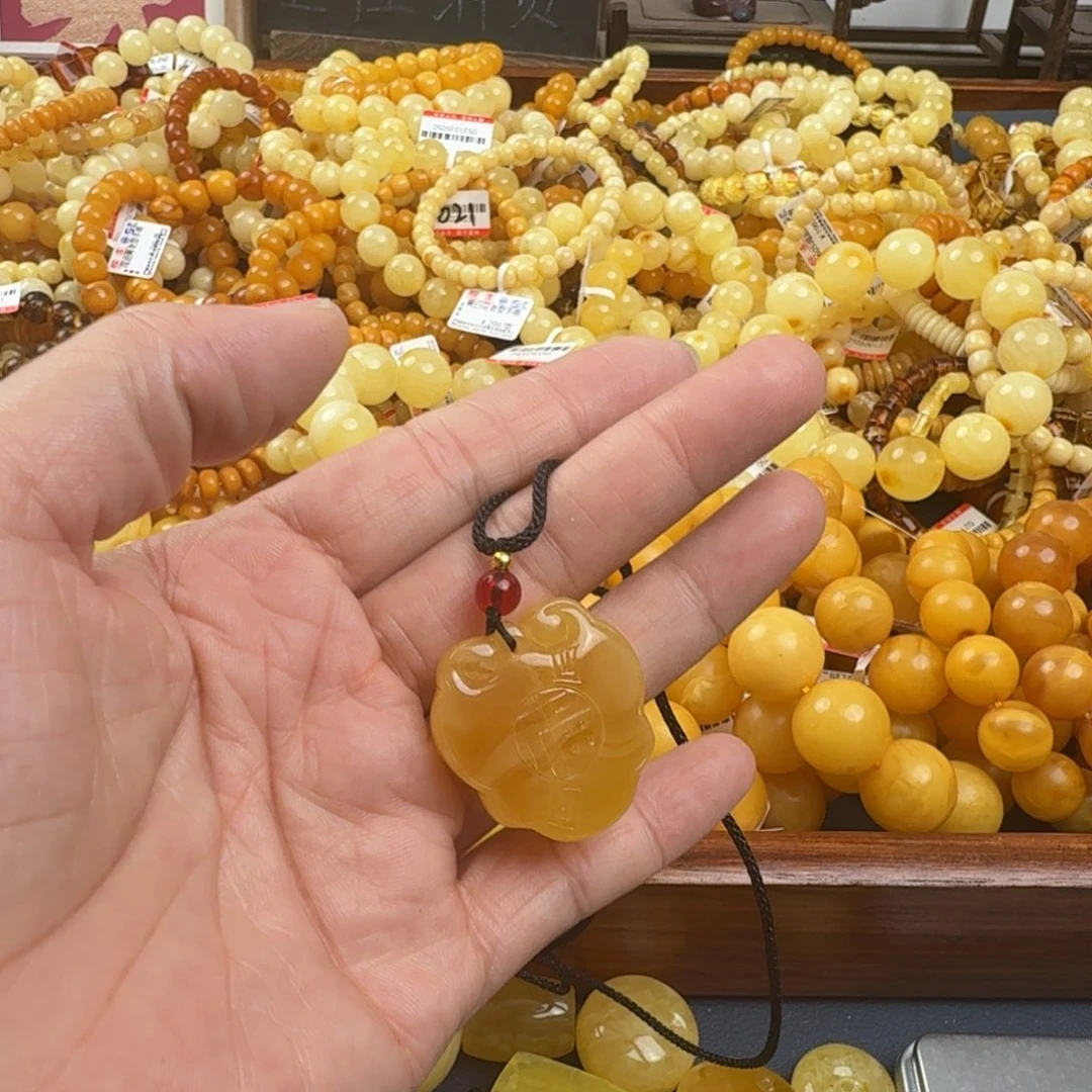 未镶嵌琥珀珠宝奇石